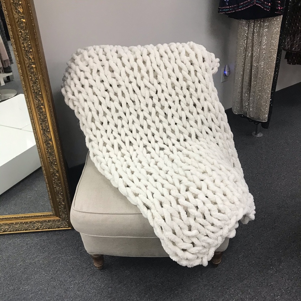 White Chunky hand knit blanket